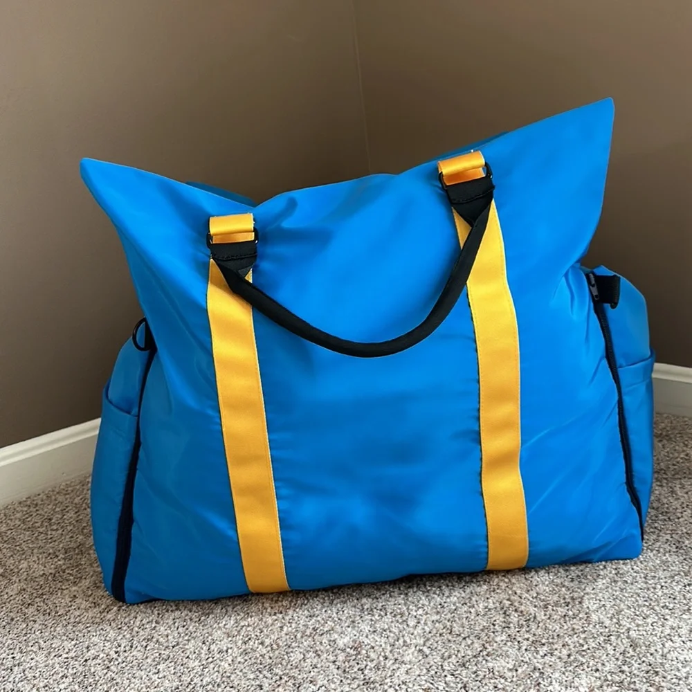 Brand New! Blue Perrouno Travel Dog Bed!